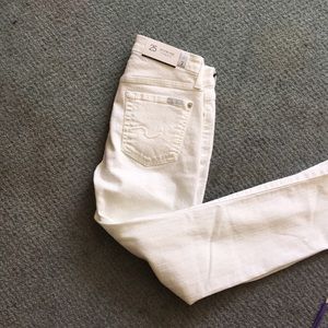 White kimmie Capri fitted skinny jeans